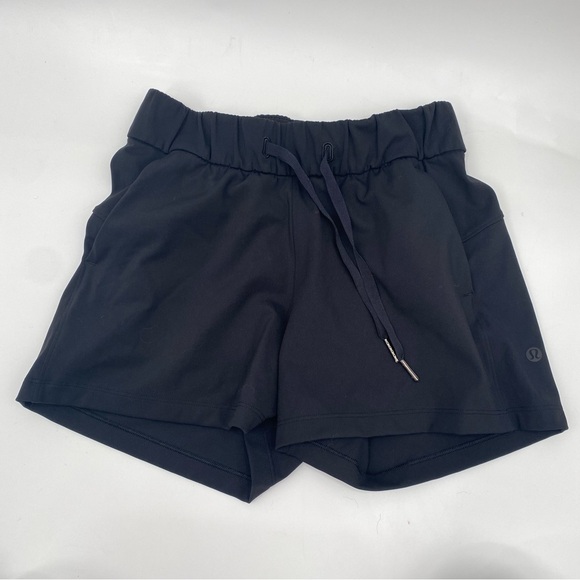 Lululemon On The Fly Shorts 2.5" Size 2 Black - Picture 2 of 5
